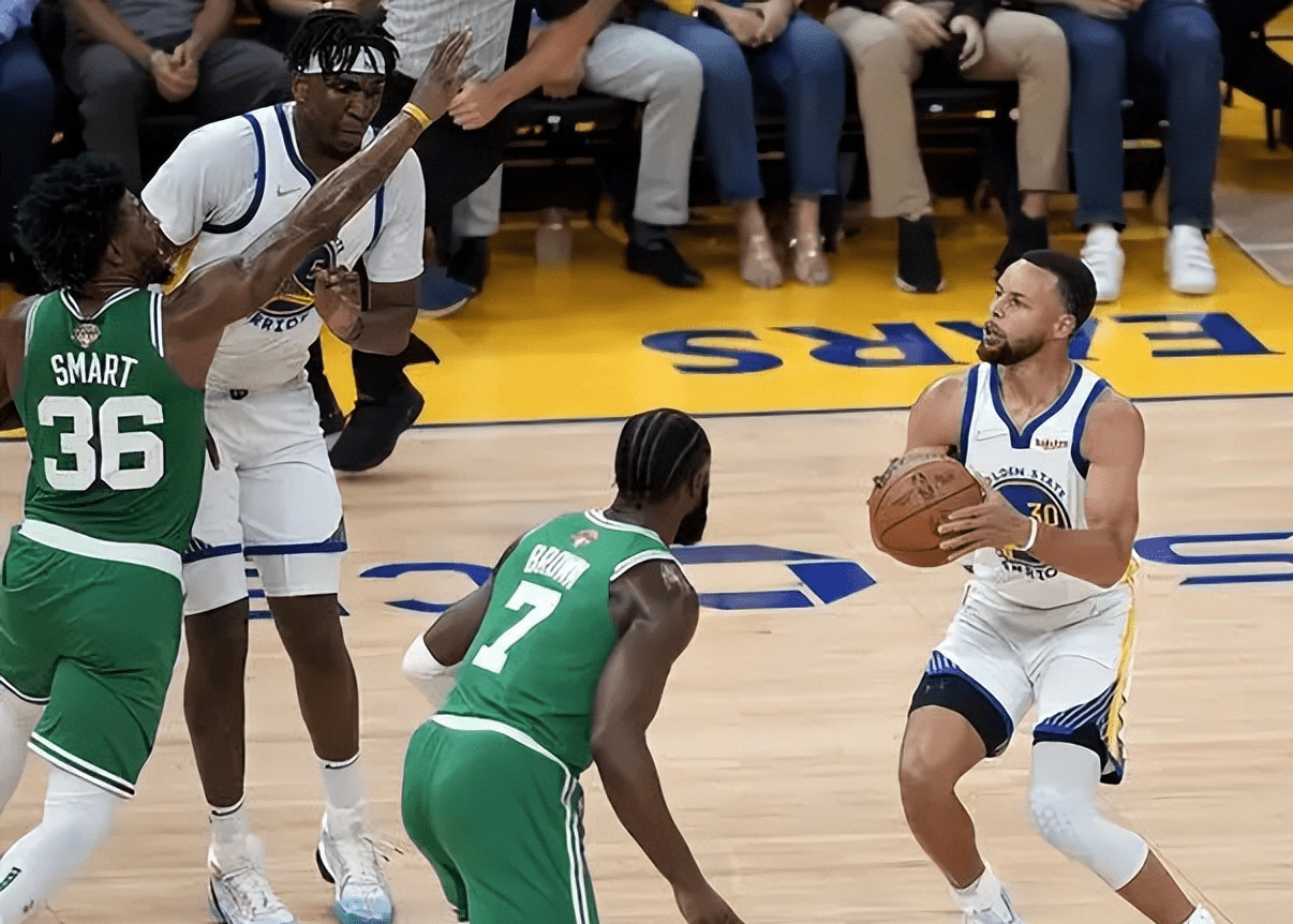 体校足球场从今天开始实行假期集训